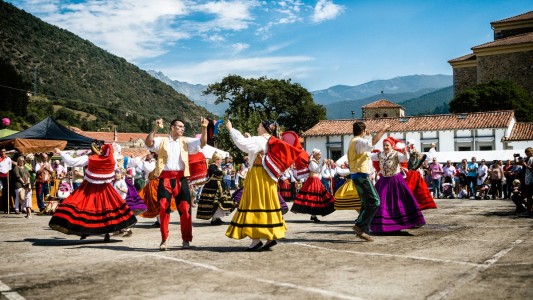 Muestra de baile tradicional lebaniego durante la Fiesta de la Cruz. Autor: Dbascones